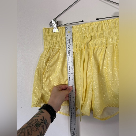 BNWOT Zyia Yellow Fizz Bomber Shorts Size M - Picture 4 of 8